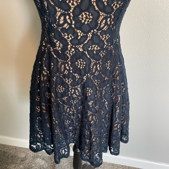 City Studio Dress Mini Navy Lace Tan lining Sleeveless Size 7 - Picture 9 of 12